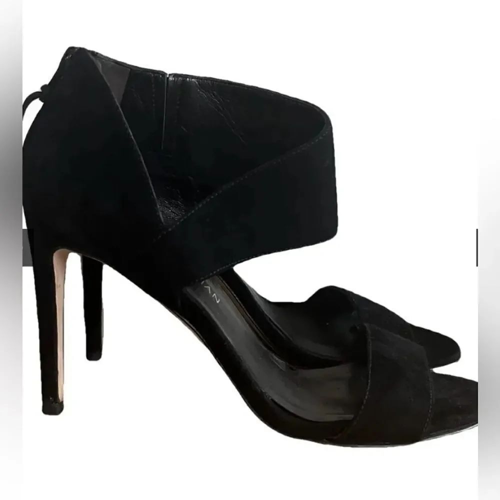 Stuart Weitzman Elegant Black suede Women's Heels size 7
